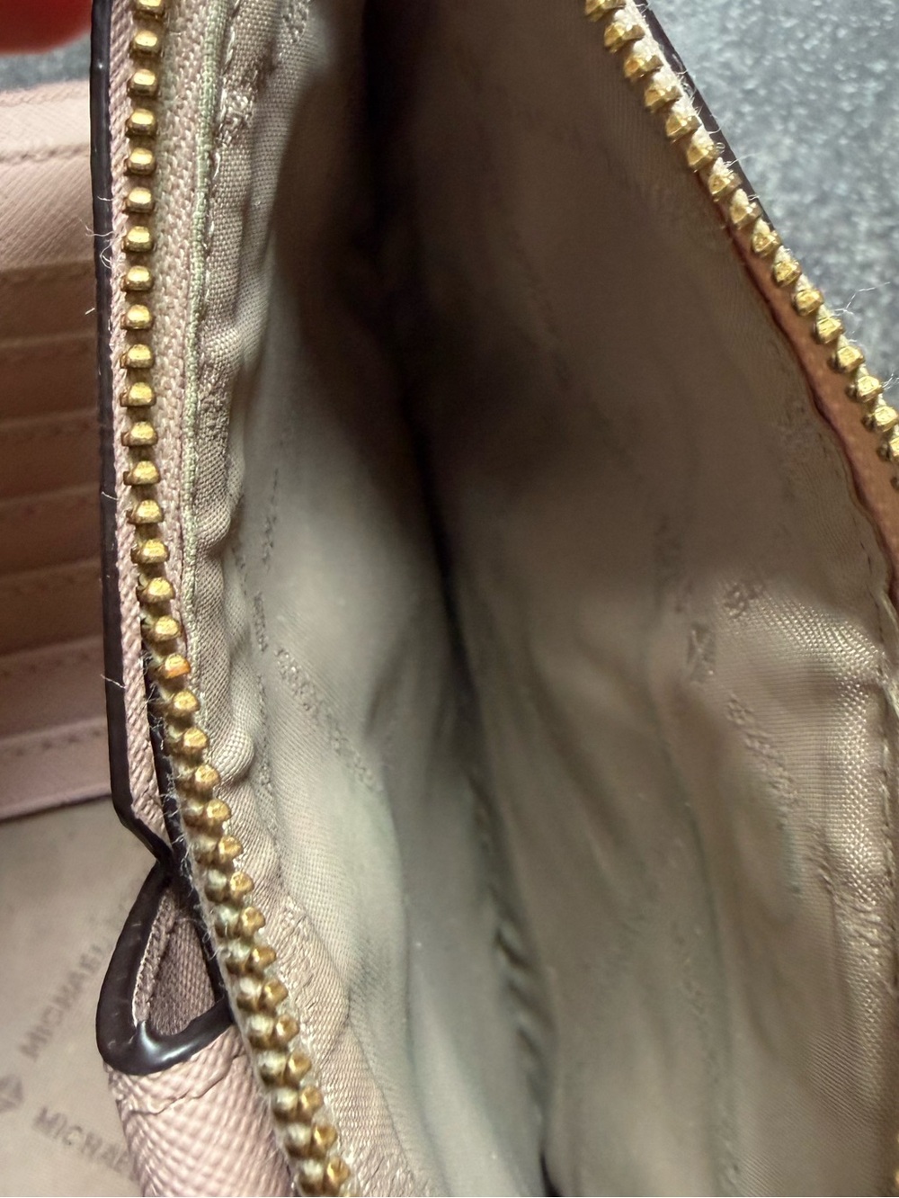 Michael Kors Pebbled Wrislet - Picture 6 of 6